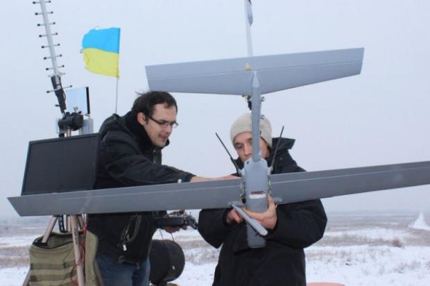 Міноборони постачає на фронт безпілотники з відкритими каналами зв'язку. Ілюстрація: DT.ua.