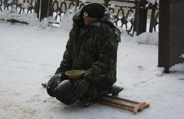 Терористи-інваліди на Донбасі змушені жебракувати. Фото: Цензор.НЕТ.