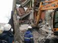 В Казахстані обвалився житловий будинок, є жертви (фото, відео)