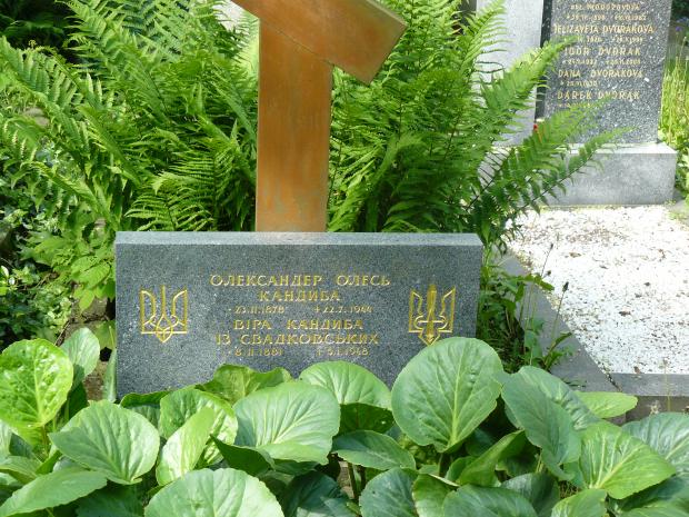 Могила Олександра Олеся. Фото: Вікіпедія.