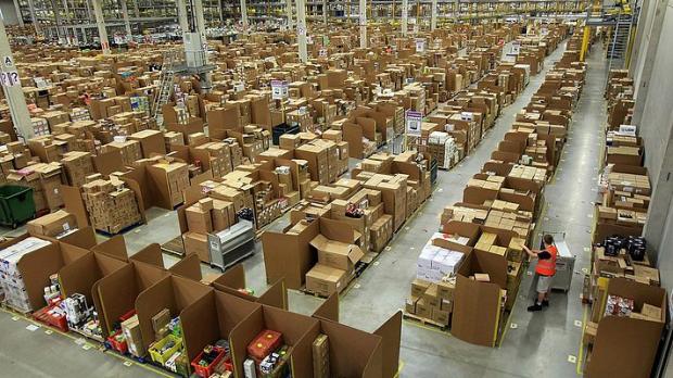 Компанія Amazon запатентувала повітряні склади. Фото: ukrpost.biz.