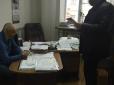 Проректора столичного вишу затримали на хабарі у 25 тис гривень (фото)