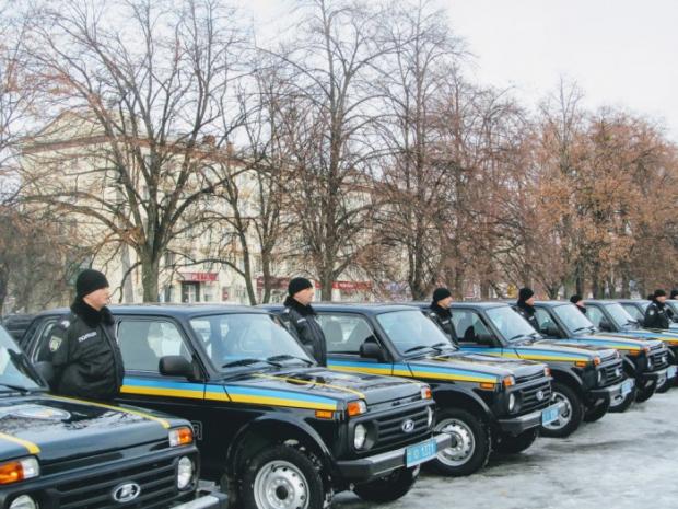 Поліцейським закупили російські "Ниви". Фото: Новини Полтавщини.