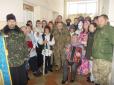 На Донеччині школярі влаштували для поранених бійців АТО справжню різдвяну виставу (фото)