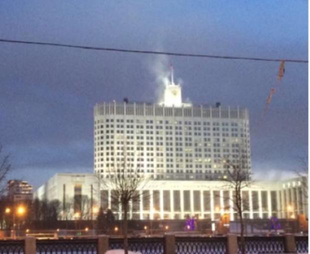 В Москві задимілося приміщення уряду РФ. Фото: ТАСС.