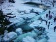 У Карпатах замерз найбільший каскадний водоспад України: У мережу виклали вражаючі фото