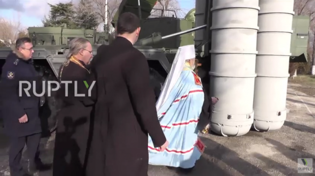 Священики РПЦ МП освятили ракетні системи. Фото: скріншот з відео.