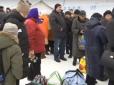 Огромные очереди желающих вернуться в Украину