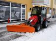 Москва стоїть в пробках, а комунальними імітують прибирання снігу (відео)