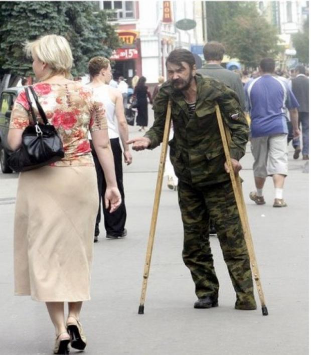 Поранені бойовики лікуються в РФ, а потім жебракують. Фото: Інформатор.
