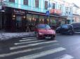 Коли нахабність не знає меж: У столиці припаркували Maserati прямо на 