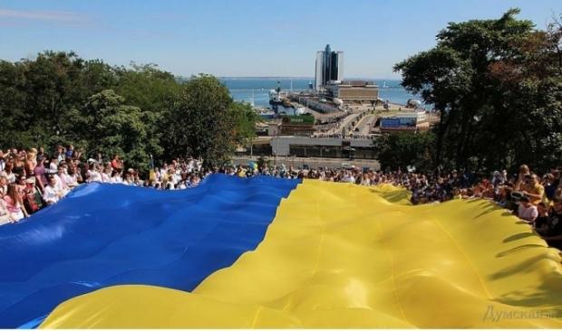 Український прапор на Потьомкінських сходах в Одесі. Ілюстрація:Вголос