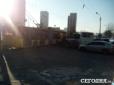 Масштабний транспортний колапс у Києві: Через ДТП на мосту люди йдуть півміста пішки (фоторепортаж)