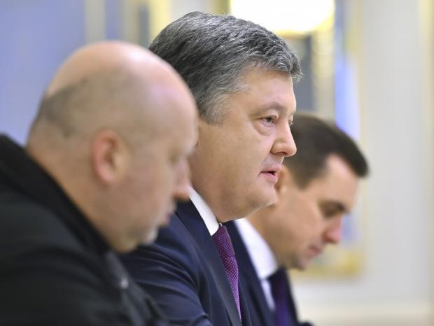 Петро Порошенко провів нараду з силовиками в зв'язку з ситуацією в Авдіївці. Фото:http://www.president.gov.ua/