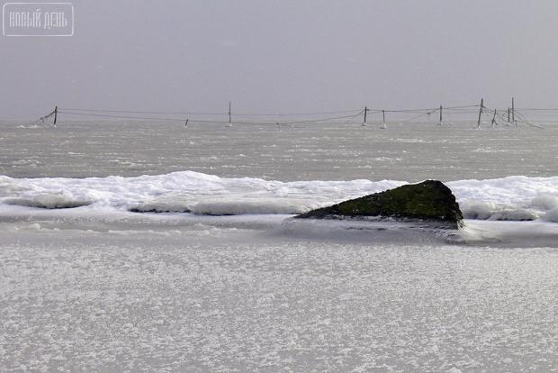 Біля Керчі замерзло море. Фото:http://podpricelom.com.ua/