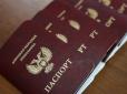Щоб зменшити соціальну напругу: Росія таємно визнала паспорти 