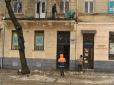 У Львові на тротуар впав балкон (фоторепортаж)