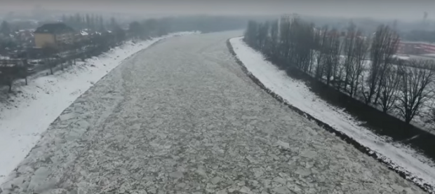 Льодохід на річці Уж. Скріншот
