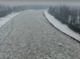 Краса природної стихії: Льодохід в Ужгороді зняли з висоти пташиного польоту (відео)