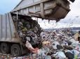 Вантажівка з багатостраждальним львівським сміттям перекинулася на Черкащині