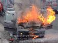 Пожежа на колесах: У Києві машина загорілася під час руху (фото)