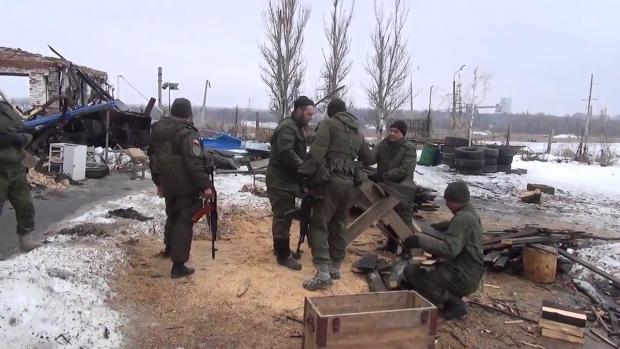 Захарченко на передовій з бойовиками "ДНР". Фото: YouTube.