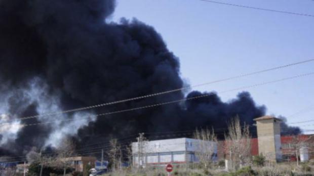 В Іспанії вибухнув хімічний завод. Фото: ABC.