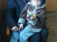 На Донеччині поліція врятувала від холоду безпритульну дружину бойовика з малолітнім сином (фото)