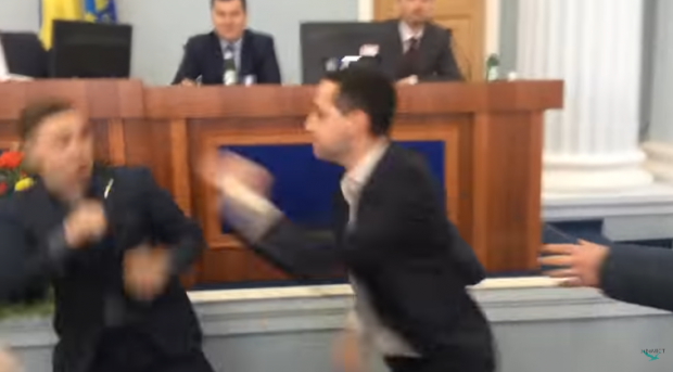 Депутати побилися через мову. Фото: скріншот з відео.