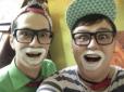Лежи і посміхайся - тебе затримали клоуни: Двоє дитячих аніматорів зловили грабіжника у Одесі