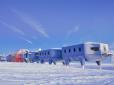 Гігантська тріщина в кризі  Антарктиди змусила британську наукову станцію передислокуватися (фото, відео)