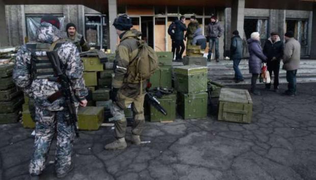 Бойовики вирішили вивезти "секретні документи". Фото: Преса України.