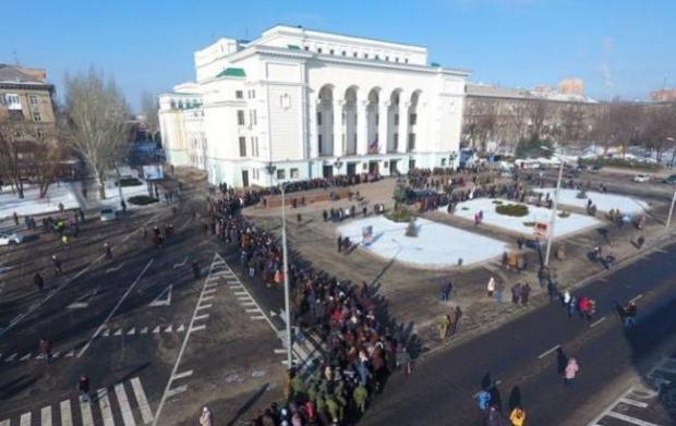 У оперному театрі окупованого Донецька знову похорони. Фото: соцмережі.