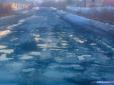 Викрив чиновників-нездар: На Закарпатті сніг зійшов разом з асфальтом (фото)