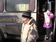 З надією на мир: У Авдіївку повертаються люди, які втекли від обстрілів терористів (відео)