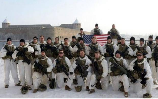 Американські солдати на фоні фортеці Іваноград. Фото: liveuamap.com.