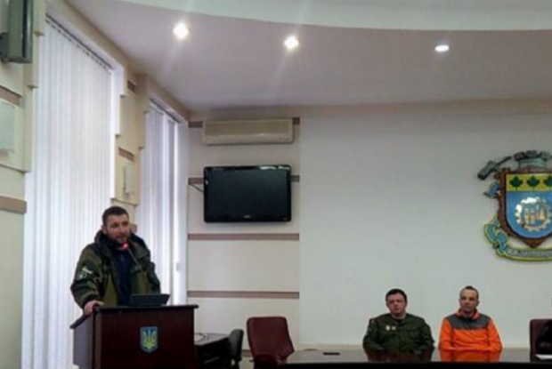 Володимир Парасюк під час виступу. Фото:http://novosti.dn.ua/