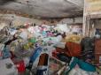 Завалило сміттям у власній квартирі: У Полтаві врятували 74-го діда (відео)