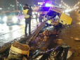 Страшна ДТП: У Києві водія нанизало на відбійник (фото 16+)