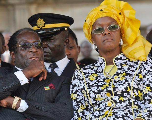 Чудова пара: Роберт і Грейс Мугабе. На задньому плані "зімбабвійський Шойгу"