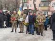 Йому було 26: У Запоріжжі на колінах прощалися із загиблим на Донеччині бійцем (фото)