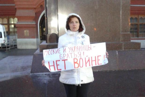 Ірина Белачеу під час протесту у РФ. Фото:http://platfor.ma/