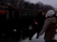 Пасажири у паніці розбігалися: Приміська електричка загорілася під Києвом (фото)