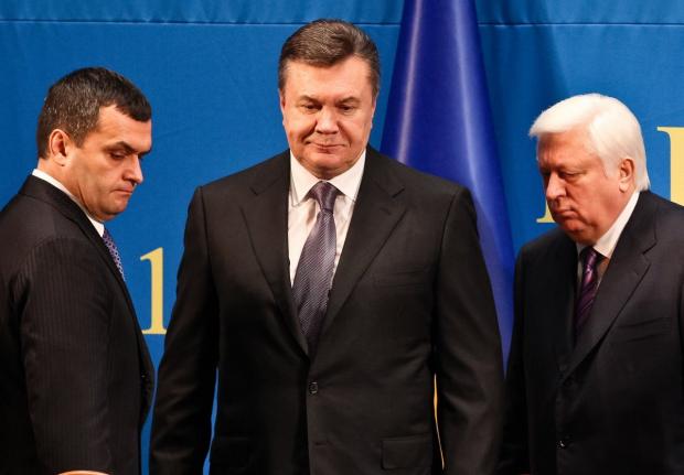 Янукович і його соратники. Фото:  УНІАН.