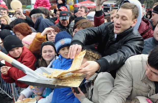 Росіяни святкують Масляну. Фото: соцмережі.