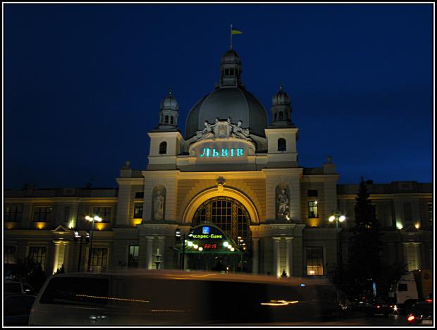 Залізничний вокзал у Львові. Фото: Mapio.net.