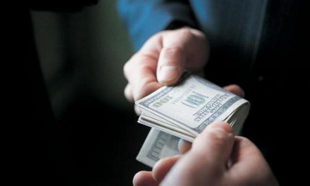 Розмір середнього хабара в Україні - 1350 євро. Фото: Репортер.