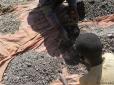 Смартфон для багатих за рахунок малечі: 4-річні діти на копальнях Конго добувають кобальт