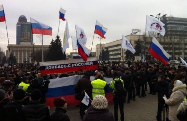 Сепаратистський мітинг в Донецьку 1 березня 2014. Ілюстрація:uapress.info