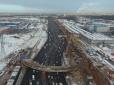 Навіть добудувати не встигли: У Москві обрушився міст, є жертви
